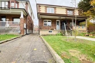 Building Photo - 5 GREYTON Crescent