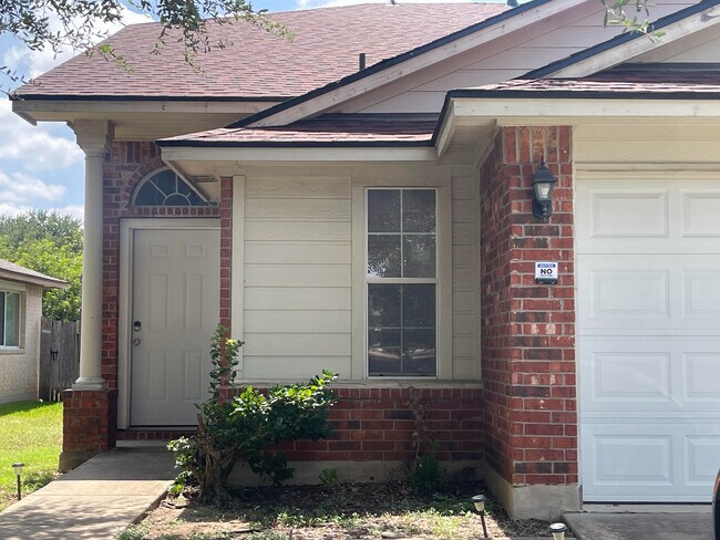 Building Photo - Room in House on Socorro Bend