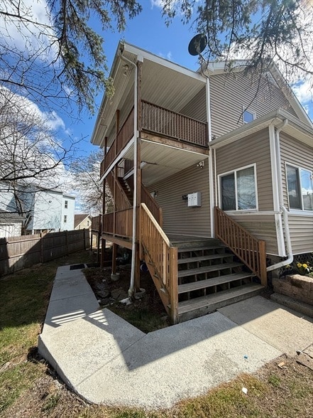 Building Photo - 15 Oakes Ave