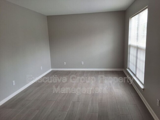 Building Photo - 104 Adena Loop