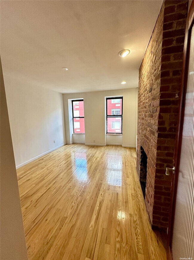 Building Photo - 528 W 46th St