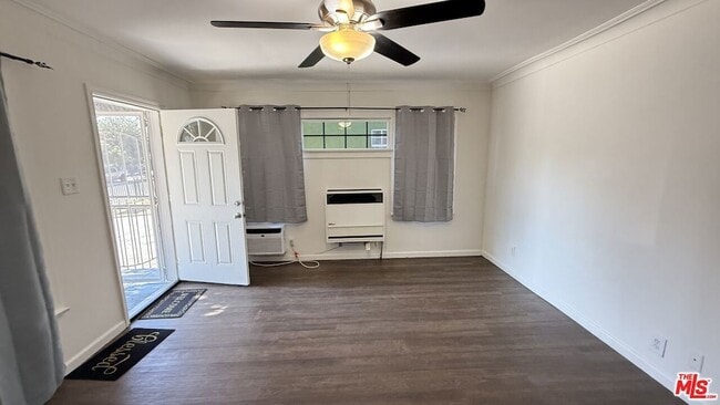 Photo - 607 W 47th St House