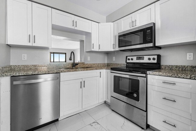 Foto del edificio - 7310 Ashford Pl