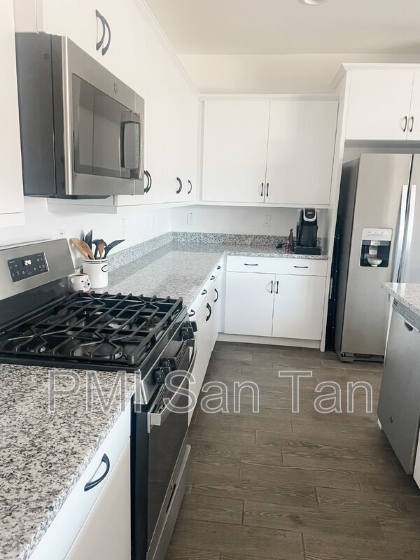 Building Photo - 1207 Via Del Oro