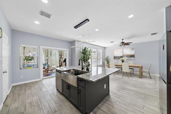 Building Photo - 7619 Park Sage Ln