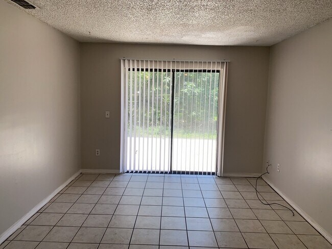 Foto del edificio - 235 S. Christiana Ave