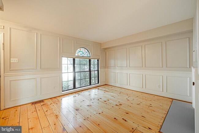 Building Photo - 2703 Stoneham Dr