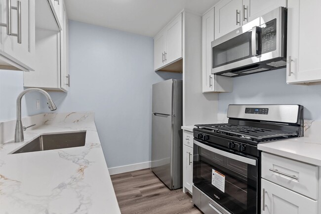 Building Photo - 1804 W 78th St