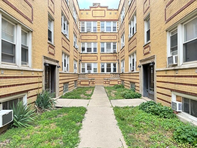 Building Photo - 4409 N Kenneth Ave