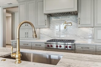 Building Photo - 1717 Bissonnet St