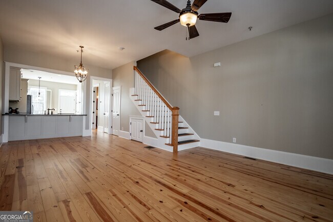 Foto del edificio - 83 Charter Oak Dr