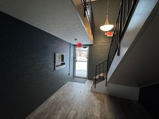 Foto del edificio - 24325 Detroit Rd