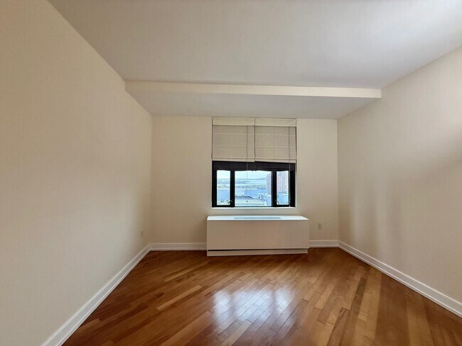Building Photo - 105 Greene St