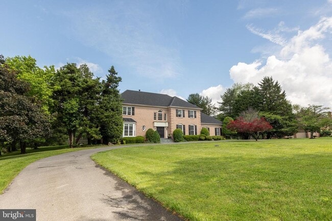 Building Photo - 8809 Saunders Ln