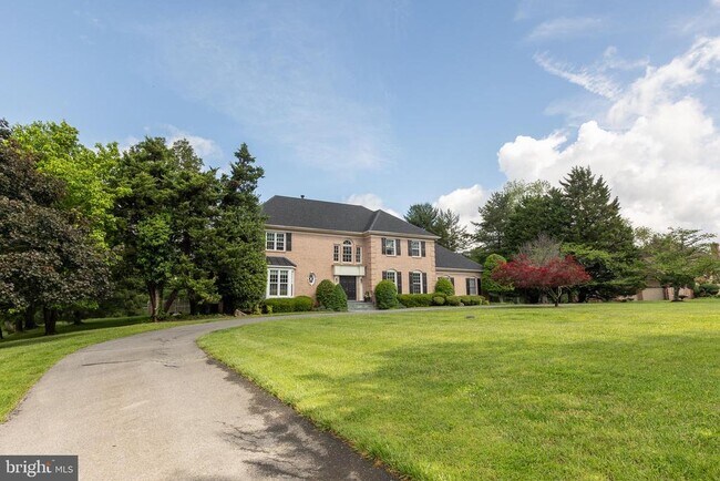 Foto del edificio - 8809 Saunders Ln