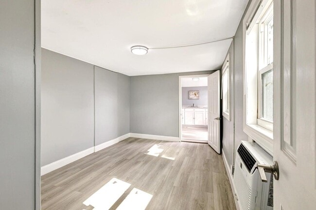 Foto del edificio - 448 Roseland Dr