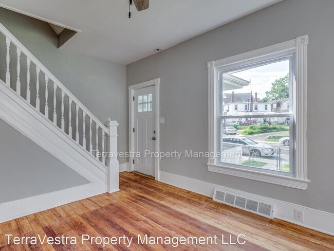 Building Photo - 3 br, 1.5 bath House - 116 W Main Street