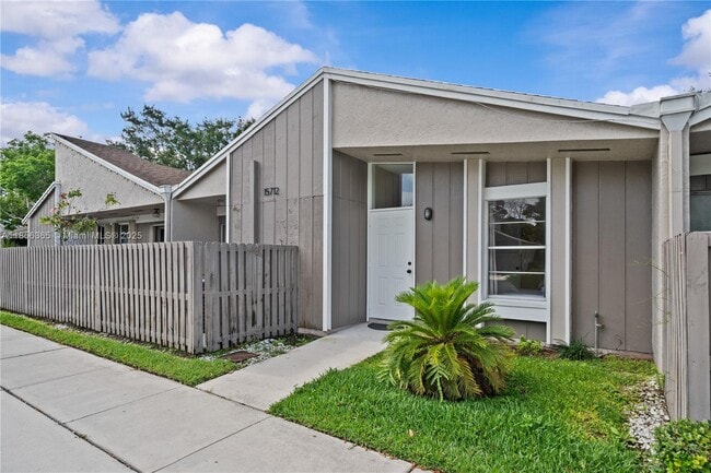 Building Photo - 15712 Woodgate Ct