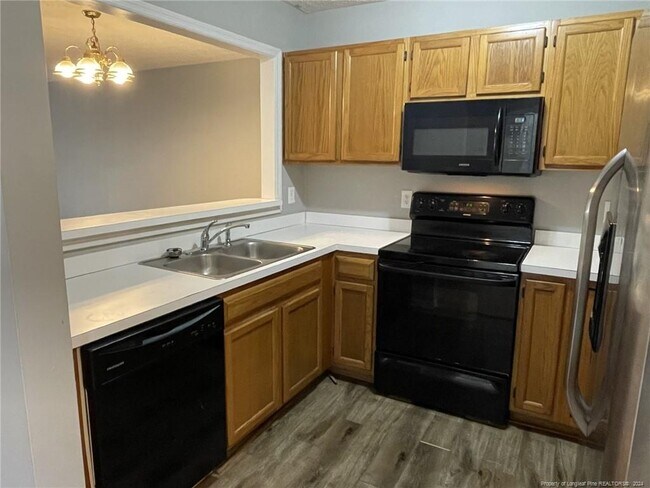 Foto del edificio - 3431 Lainey Ln