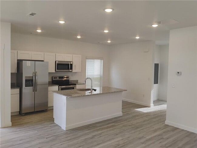 Building Photo - 841 Ventnor Ave