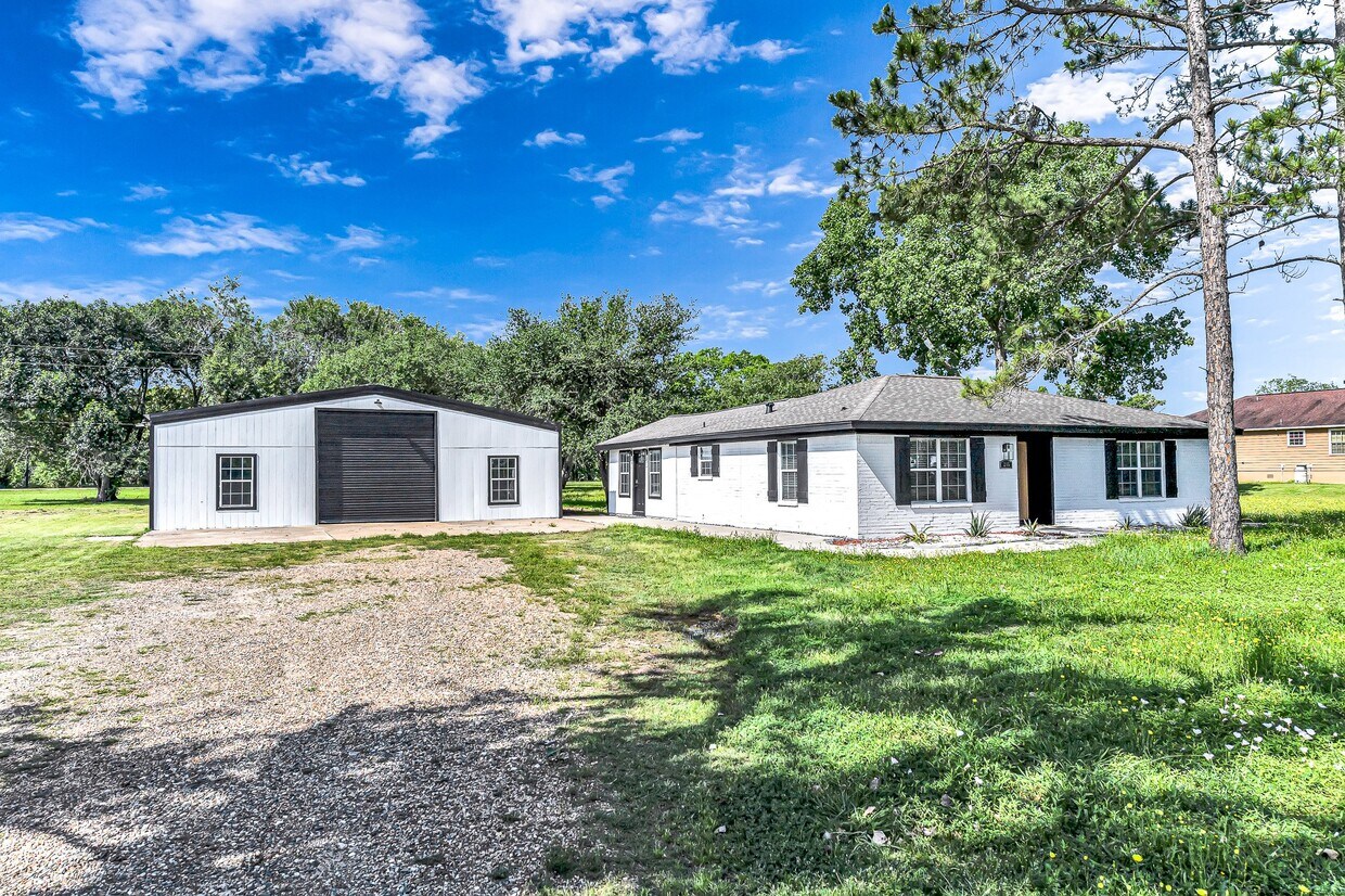 Foto principal - 215 Little Dogie Rd