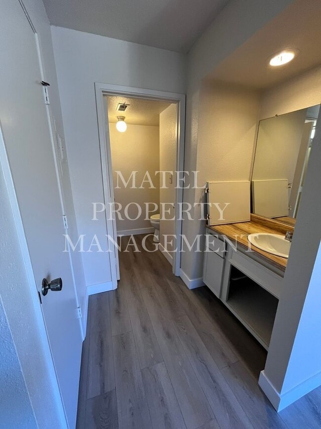 Building Photo - TUL370