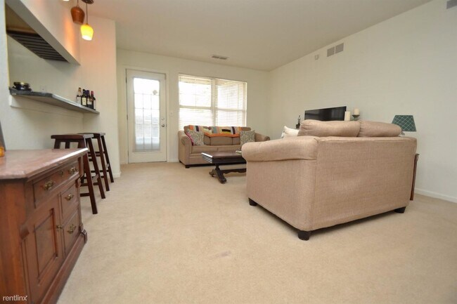 Foto del edificio - 1 br, 1 bath  - 109 Fieldcrest St Apt 101