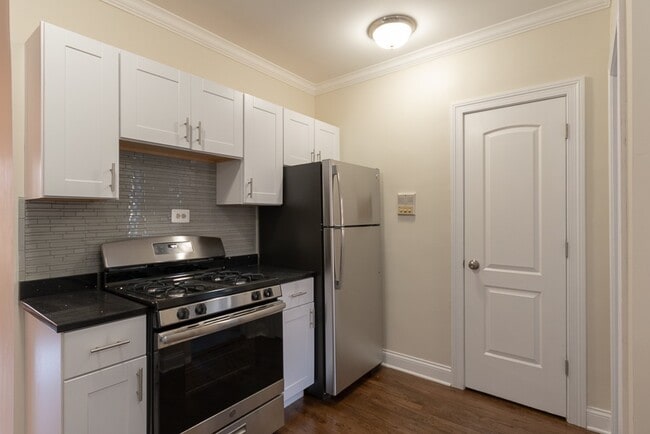 Building Photo - 3826 N Greenview Ave