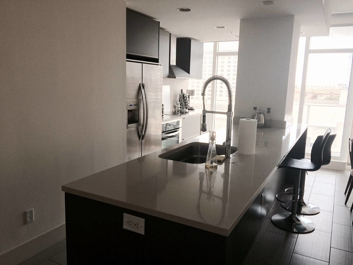 Kitchen - 145 2nd Ave S