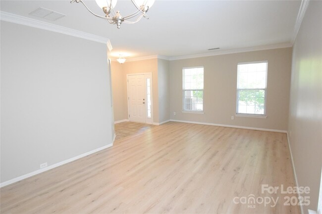 Foto del edificio - 3334 Crutchfield Pl