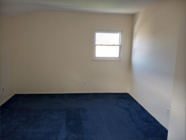 Big bedroom - 4610 204th St