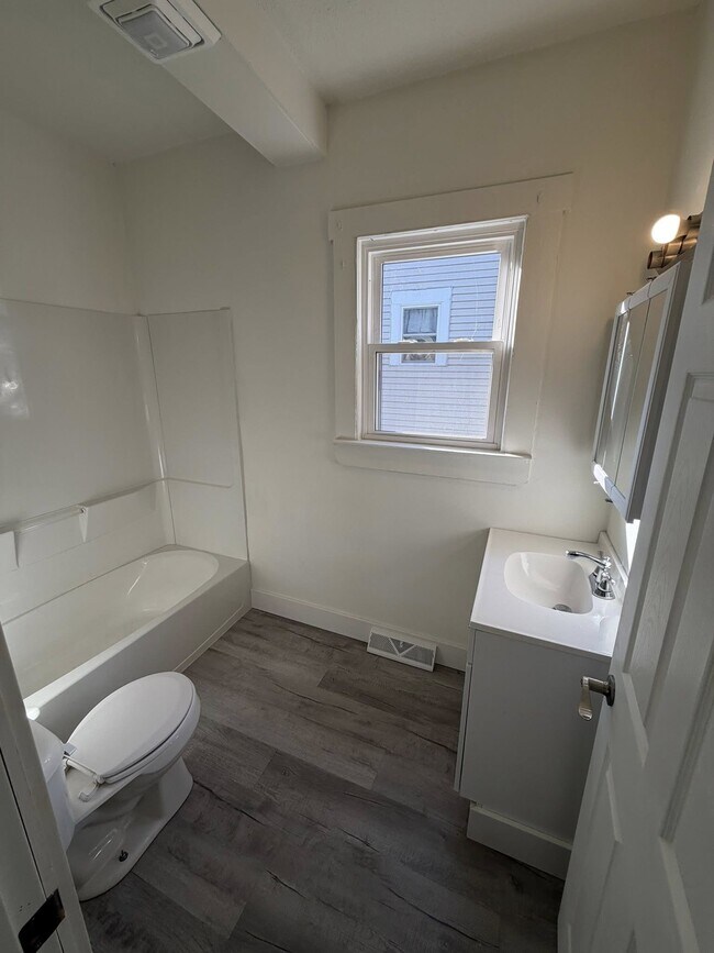 Foto del edificio - 2128 Norwood Blvd