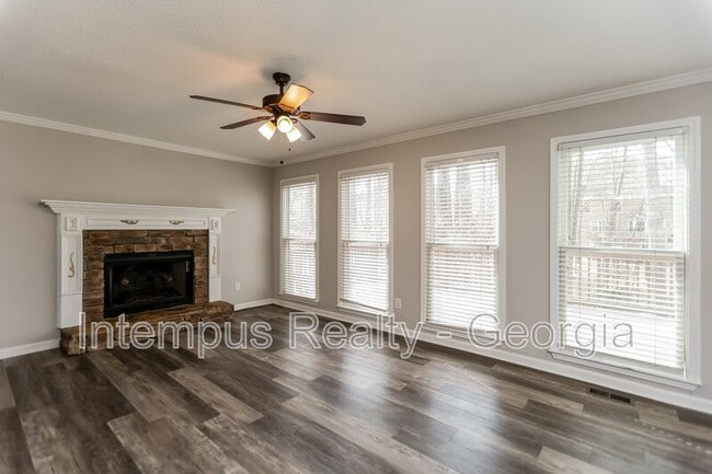 Foto del edificio - 612 Ridge Crossing Dr