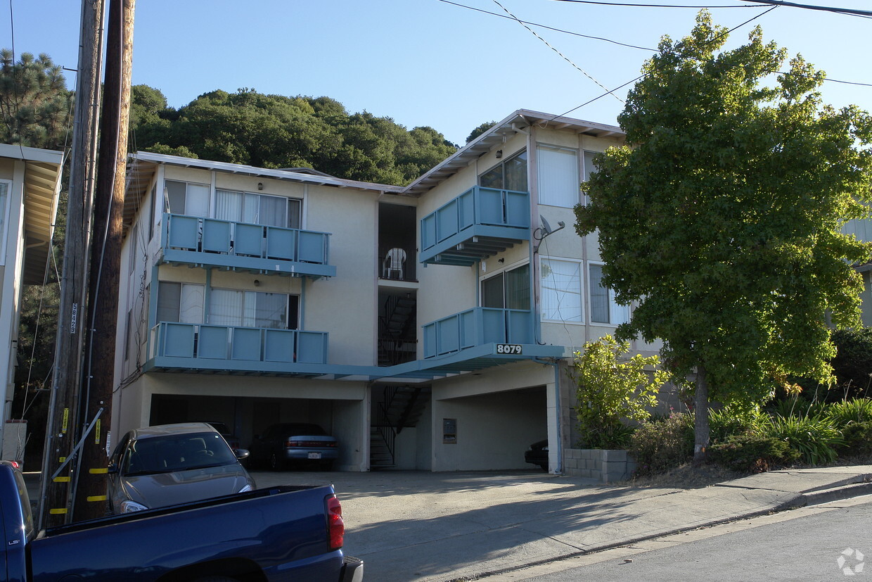 Primary Photo - 8079 Greenridge Dr