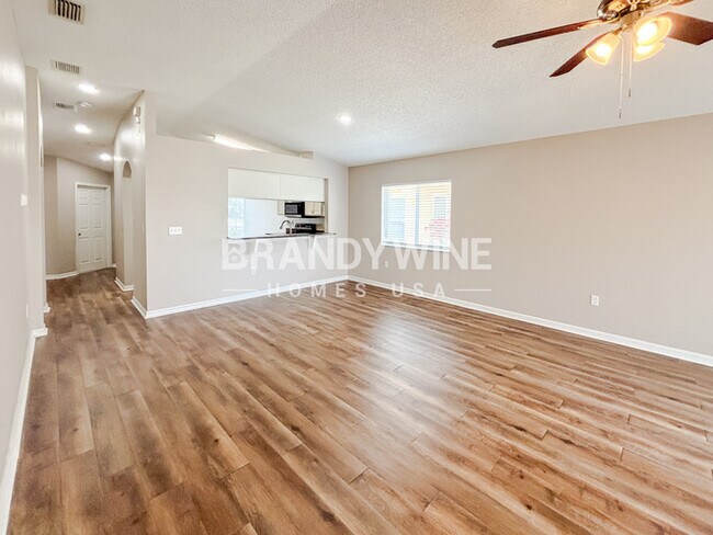 Building Photo - 11750 Lynmoor Dr
