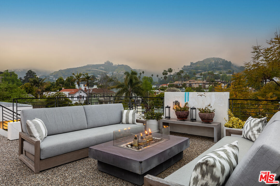 Foto principal - 1540 N Curson Ave