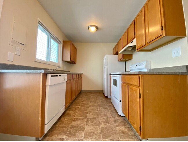 Foto del edificio - Montavilla Upstairs Townhouse~ Off Street Parking~ 89 Walk Score~ 99 Bike Score~ Pets Welcome!