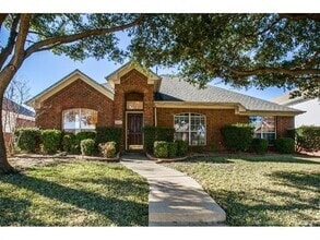 Building Photo - 8017 Fleetwood Dr