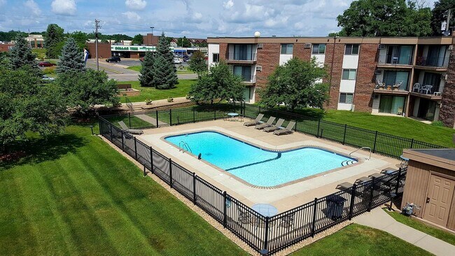 Vista desde el balcón de la piscina al aire libre - Northumberland Apartments