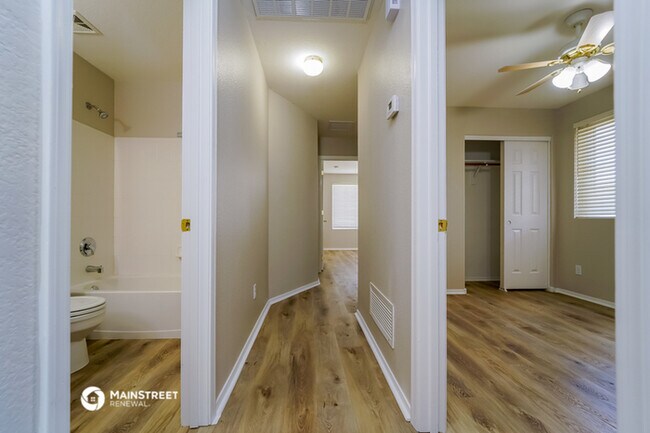 Building Photo - 9041 N Sweet Acacia Pl