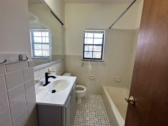 Foto del edificio - 1747 E 2nd St