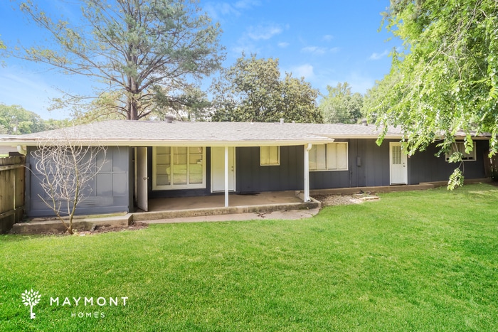 Building Photo - 1342 Springdale Dr