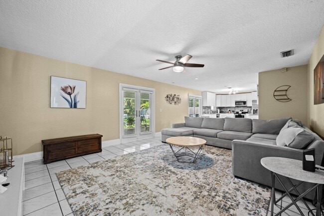Foto del edificio - 13724 Lilac Pl