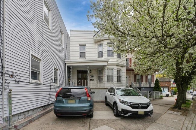 Building Photo - 1012 Paterson Plank Rd