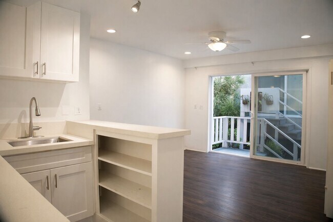 Foto del edificio - 733 Manhattan Beach Blvd