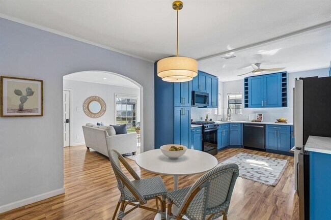 Building Photo - 5739 Ellsworth Ave