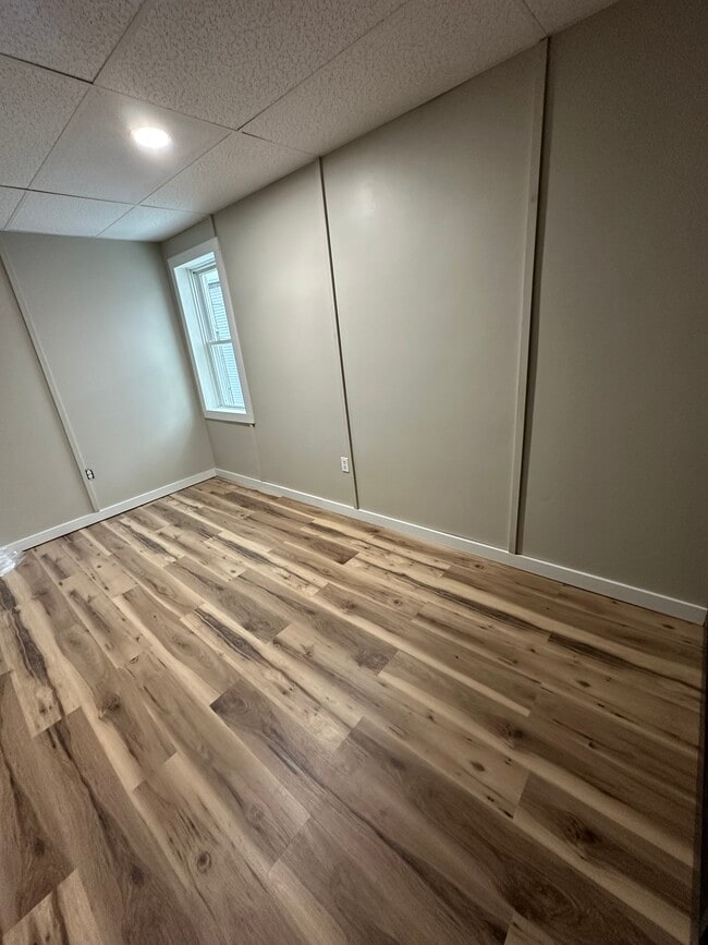 Building Photo - 415 S James St