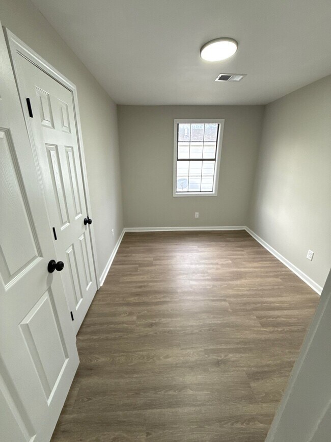 Foto del edificio - 612 Windrow Rd