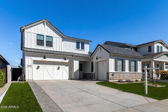 Building Photo - 11048 E Utah Ave