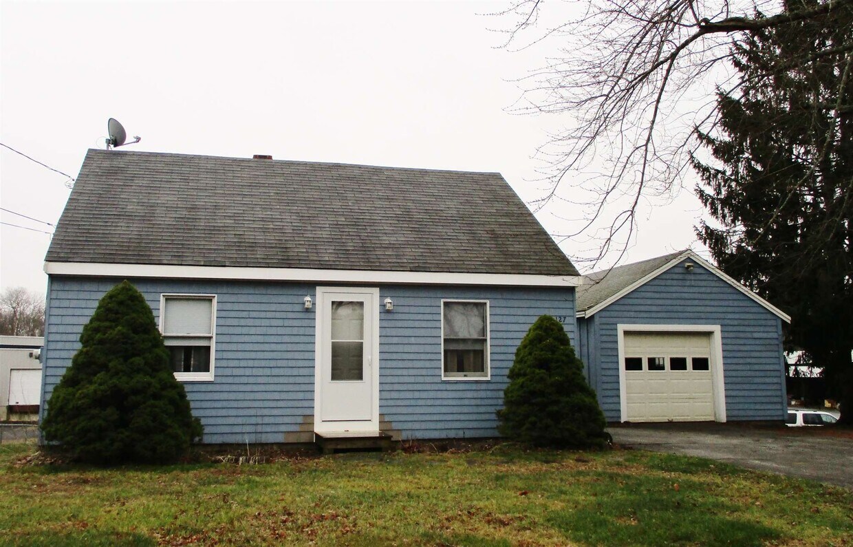 Primary Photo - 127 Main St